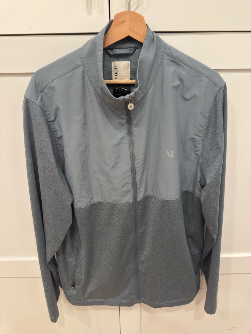 Vuori Men’s Light Blue Grey Lightweight Zip Jacket